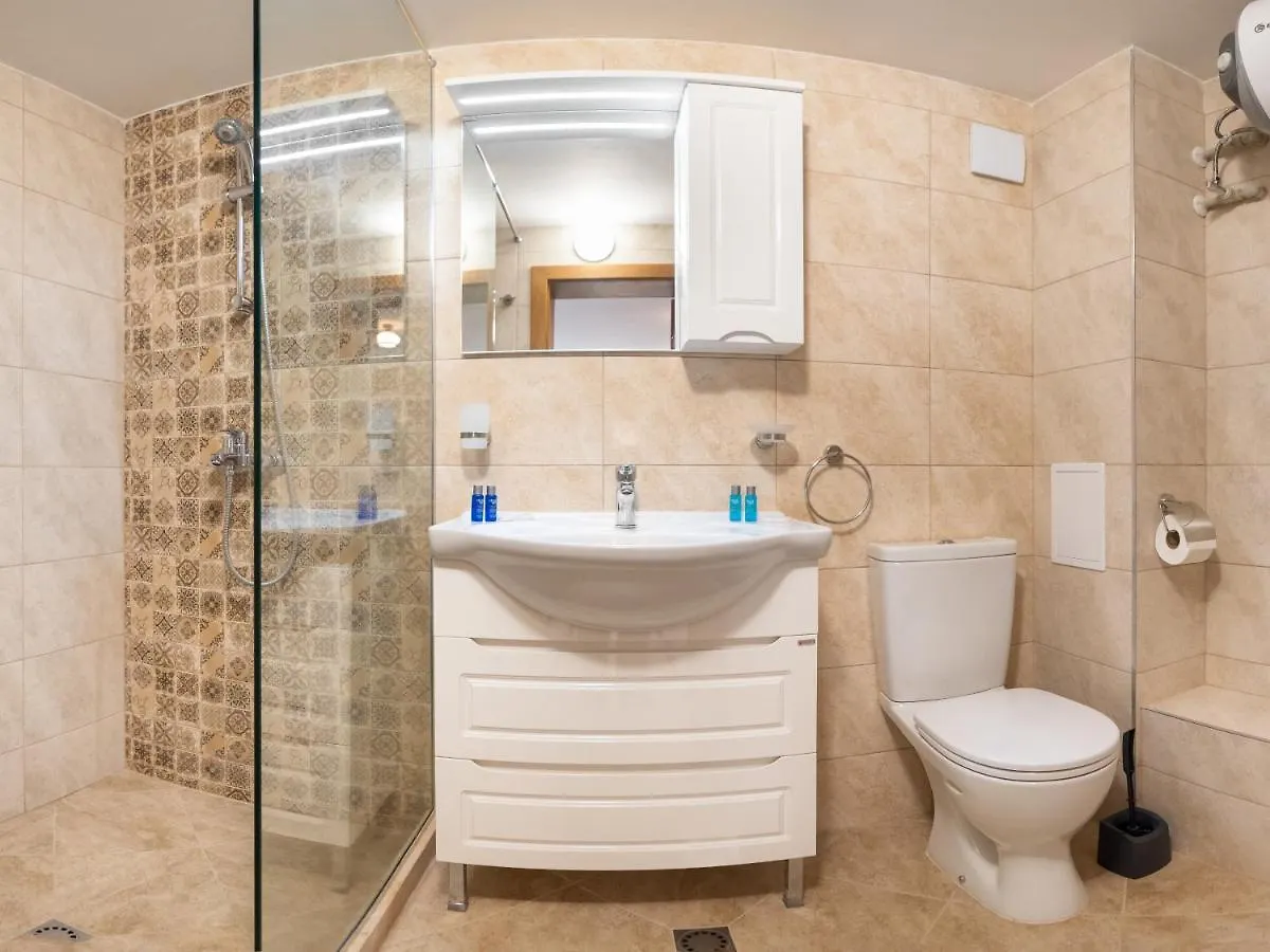 Deluxe And Central Garden Apartment Varna