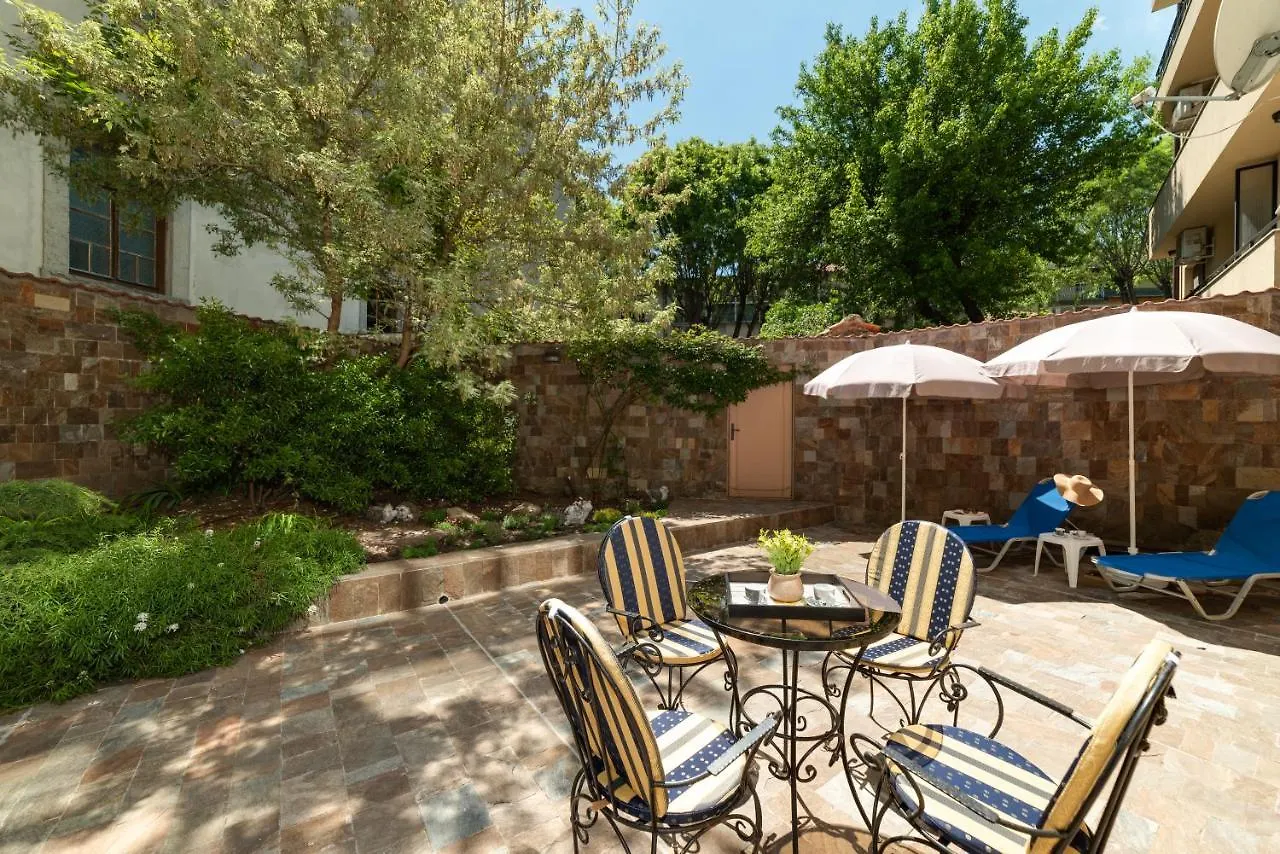 Deluxe And Central Garden Apartment Varna