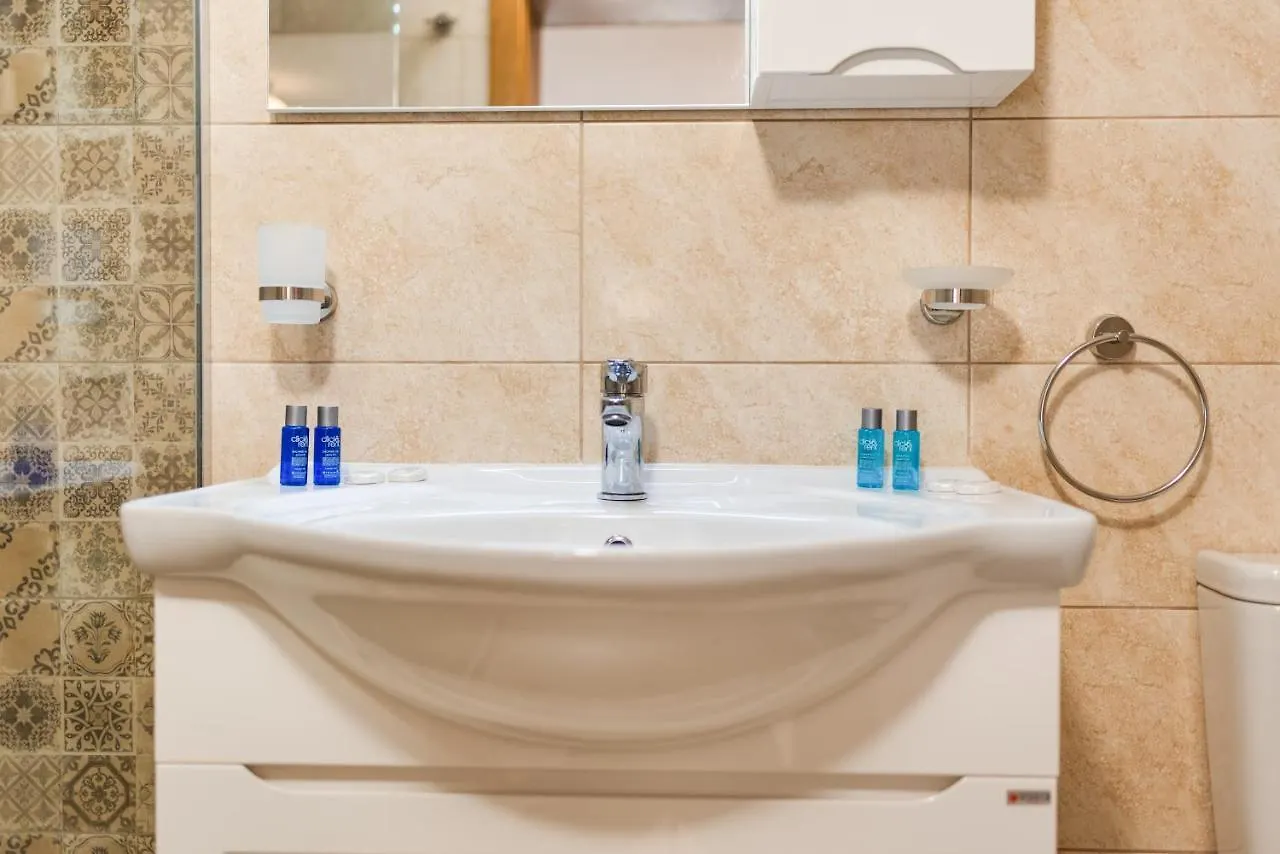 Deluxe And Central Garden Apartment Varna