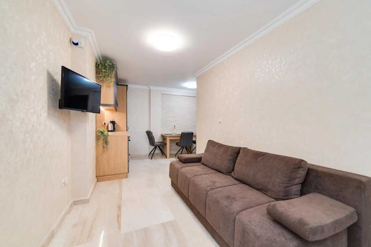 Deluxe And Central Garden Apartment Varna